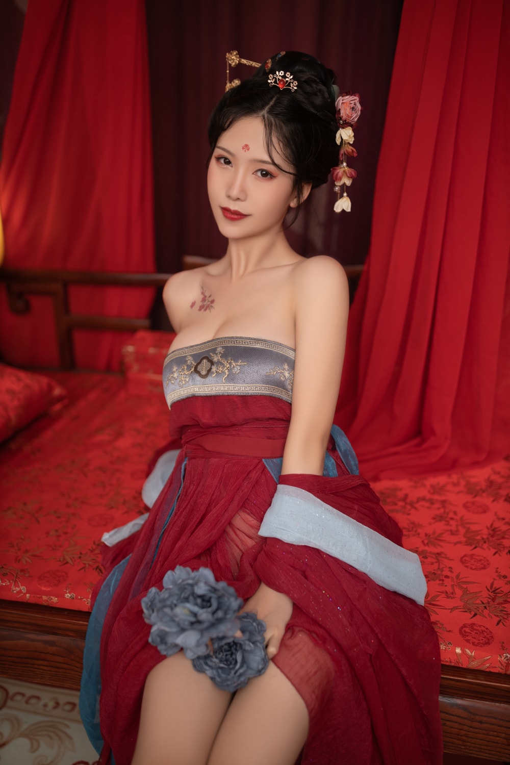 [自购资源] 抖娘利世 – 花魁献曲(新年特辑) [71P/998MB]