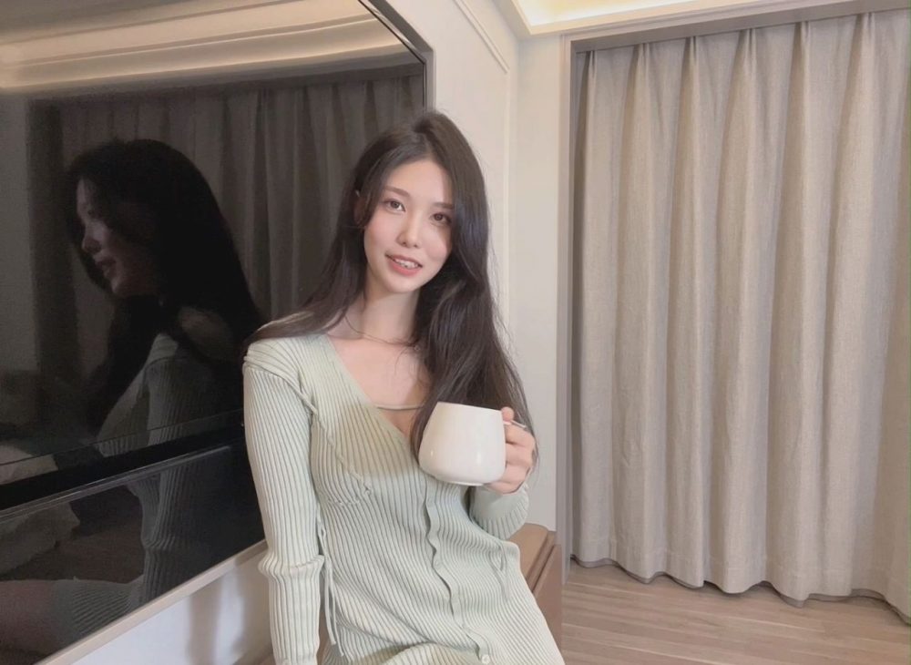 [自购资源] 抖娘利世 – 绿茶邀邻居哥哥修电视 [1V/607MB]