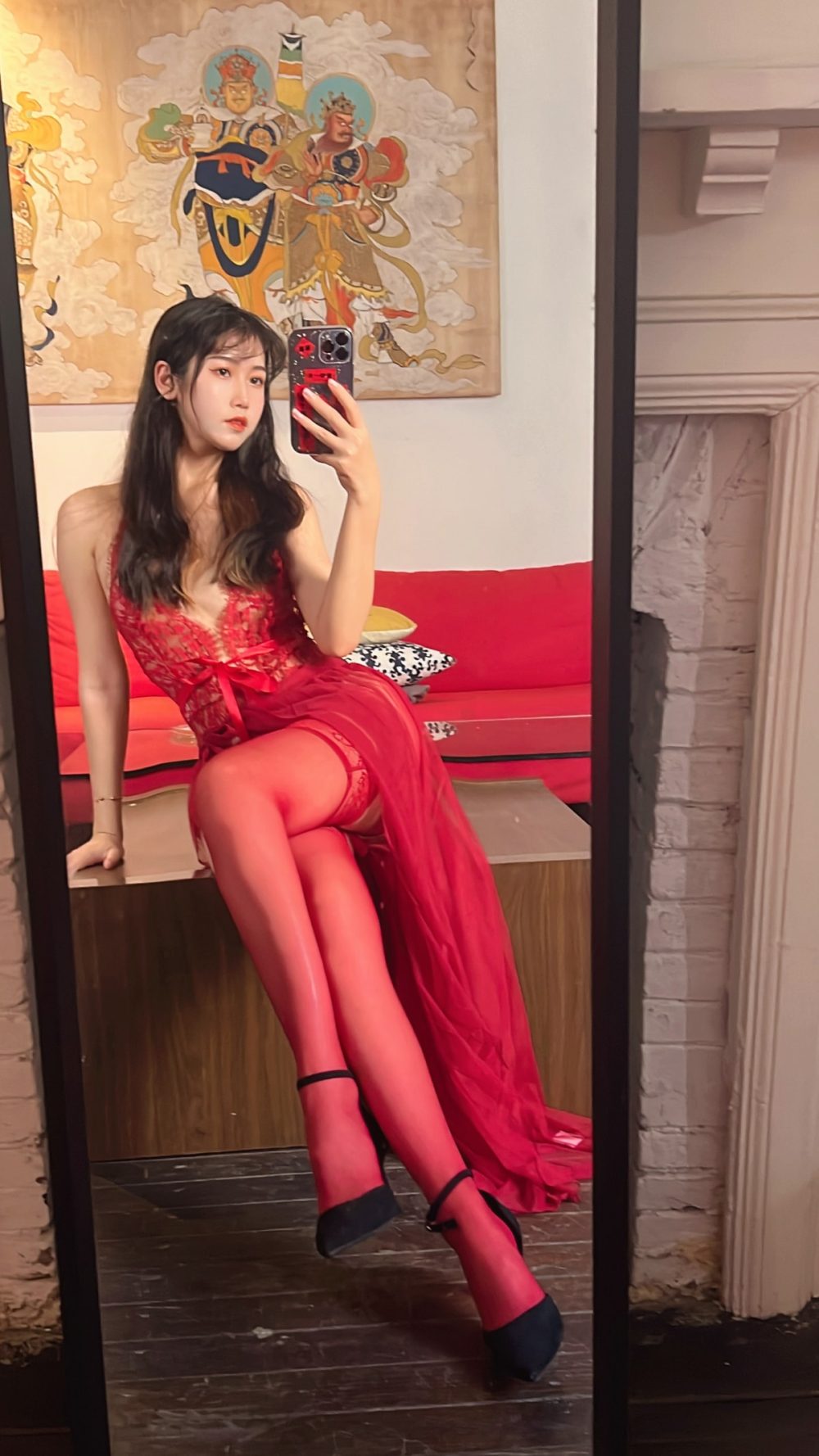 不呆猫 – 霸气红色人妻 [57P+1V/1.79GB]