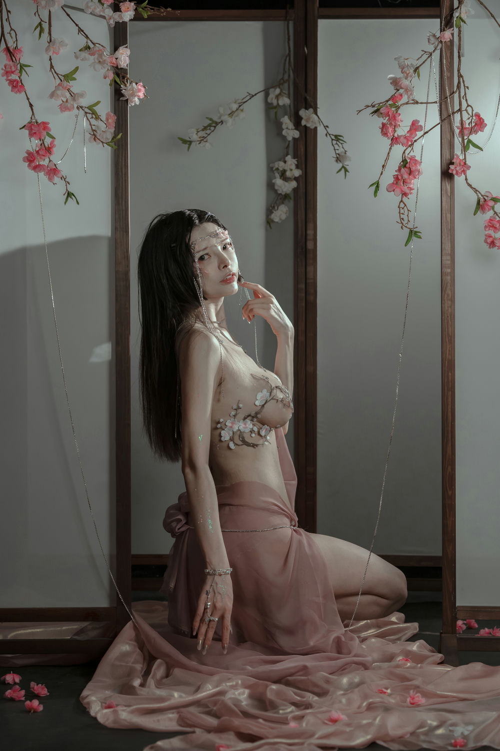 秋和柯基 –粉桃花神 [34P+1V/626MB]