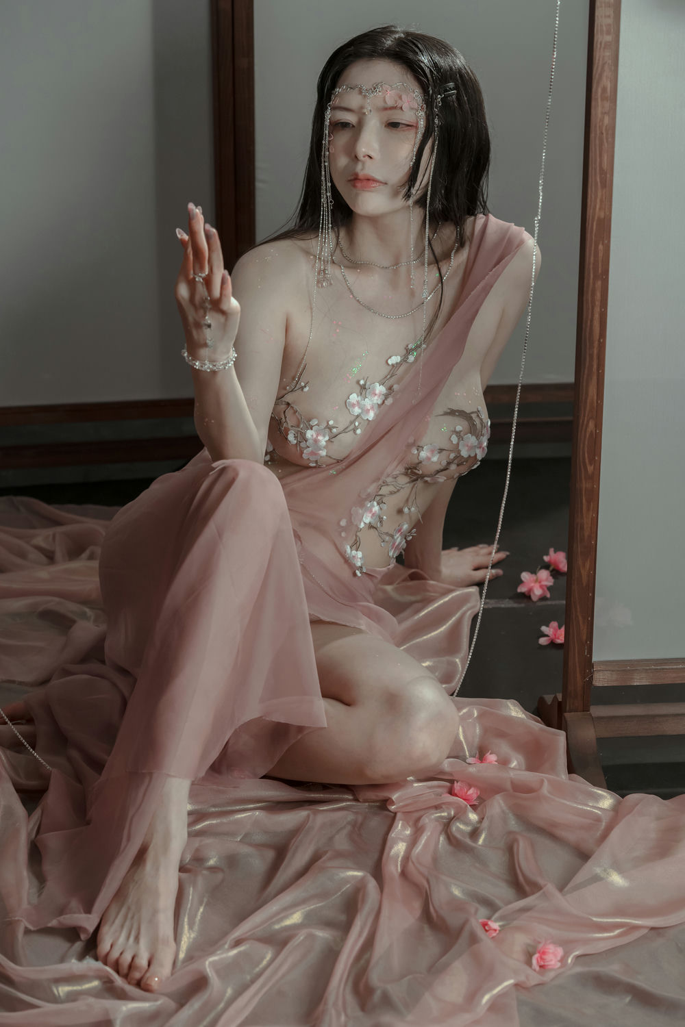 秋和柯基 –粉桃花神 [34P+1V/626MB]