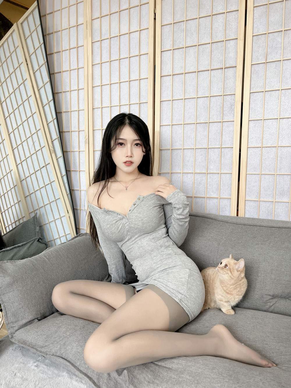 [自购资源] 不呆猫 – 居家猫猫女友 [59P+1V/918MB]