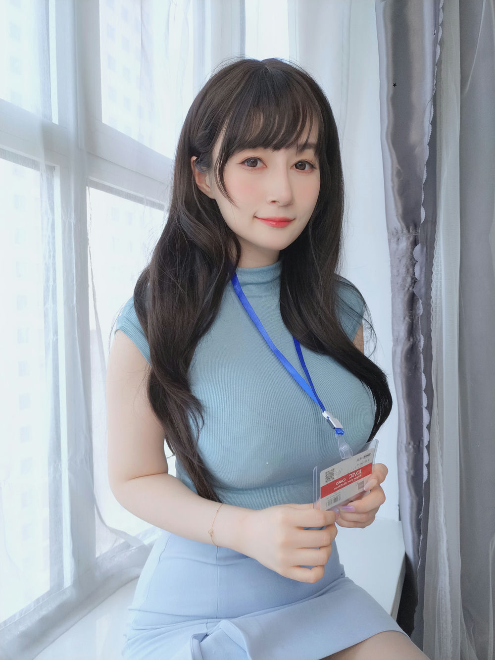 白银81 – 巨乳の後輩 [183P+7V/0.98GB]
