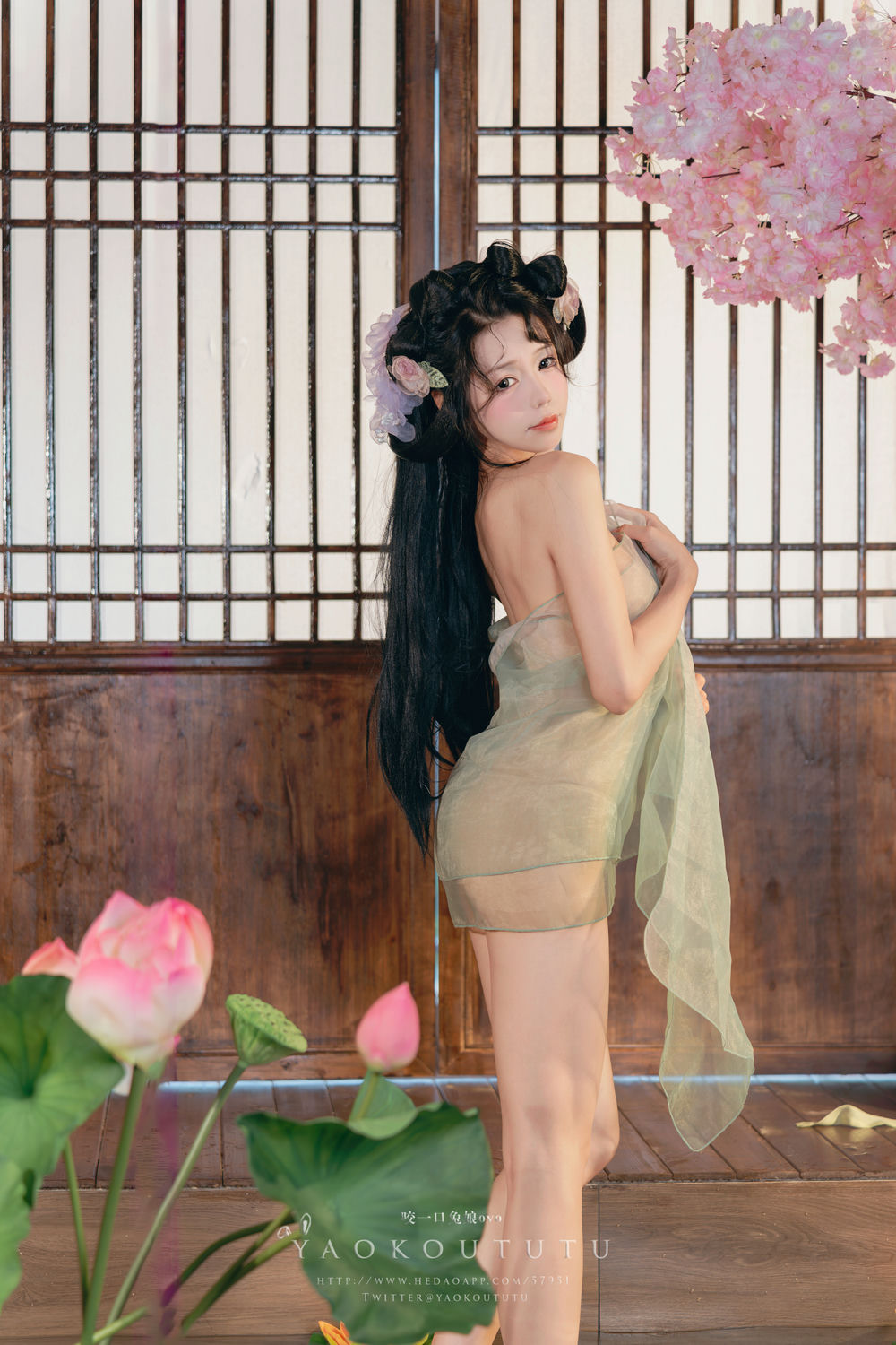 咬一口兔娘ovo – 醉倒荷塘边+游园惊梦 [49P+1V/1.12GB]