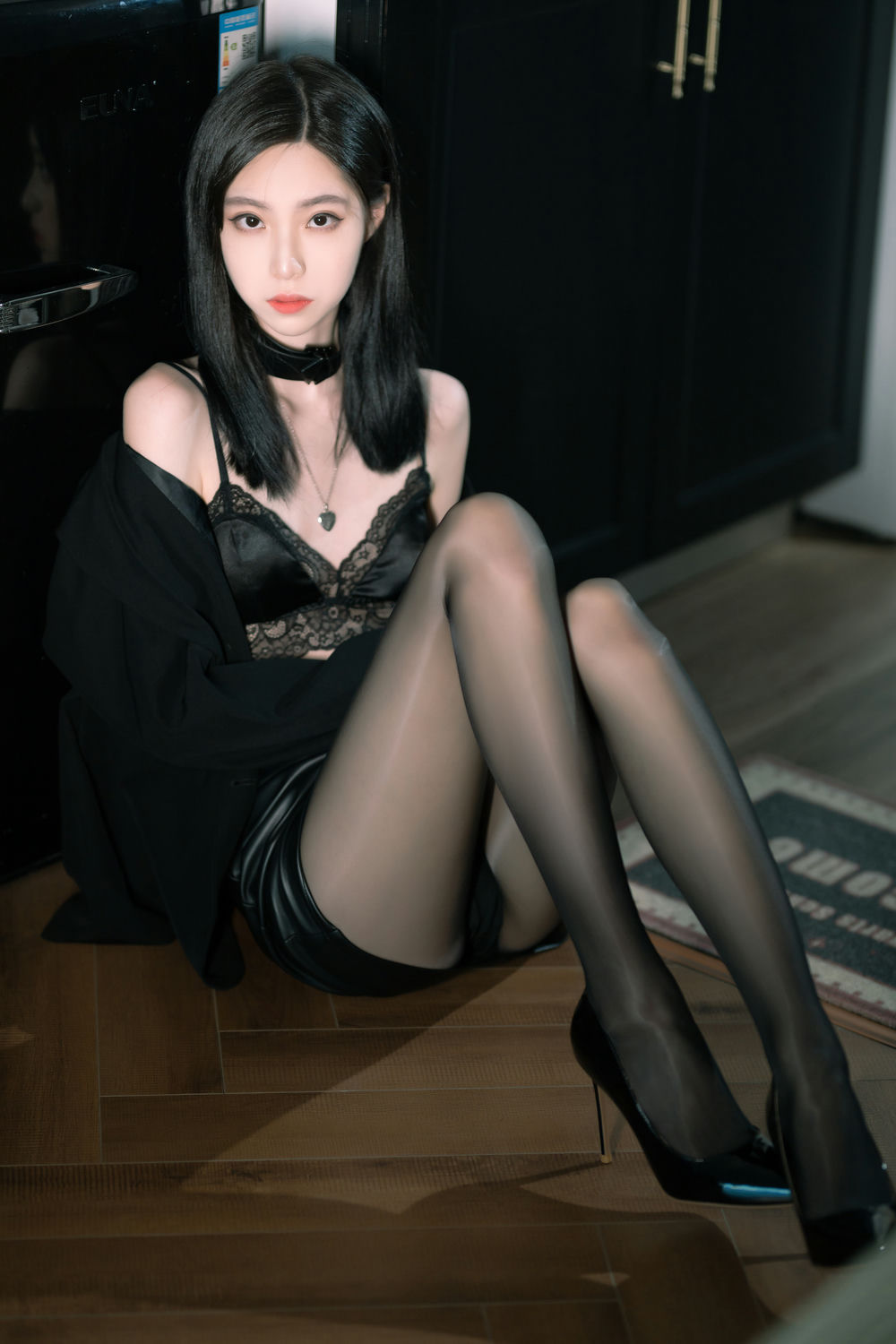 许岚LAN – 黑丝西装 [40P/765MB]